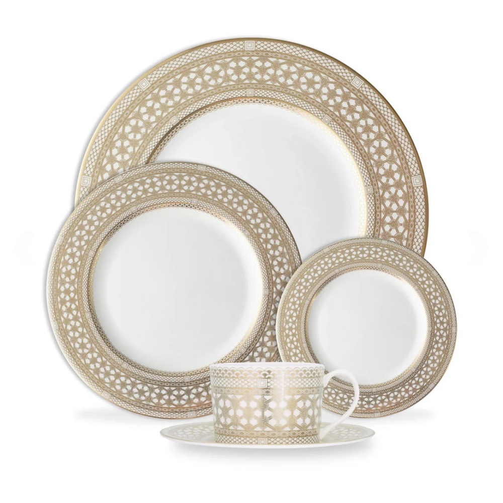 Caskata Hawthorne Gilt 5-piece Place Setting NWOT
RARE FIND